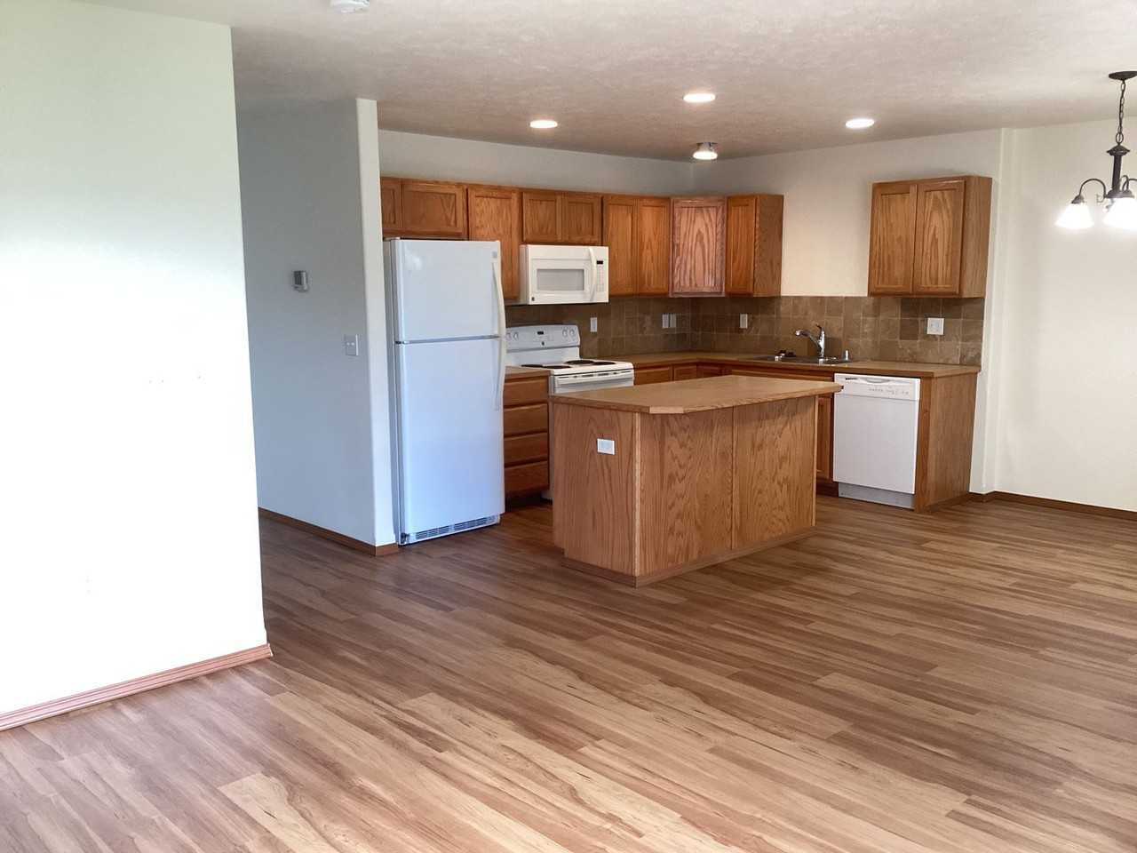 4800 - Photo 2 of 13