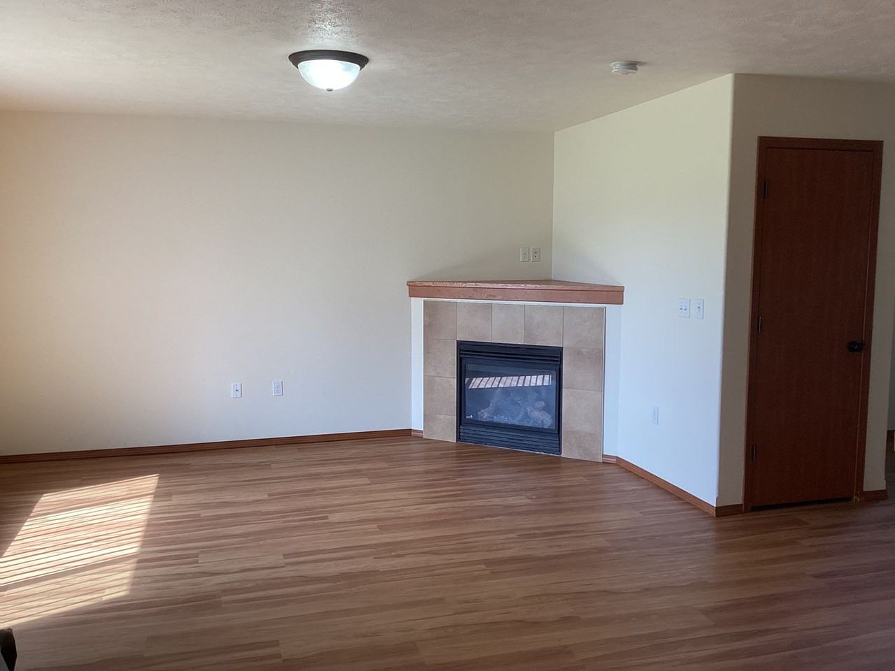 4800 - Photo 3 of 13