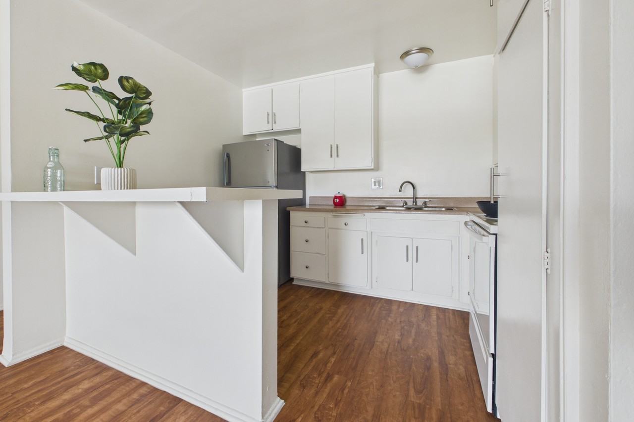 Sepulveda Manhattan Apartments - Photo 5 of 46