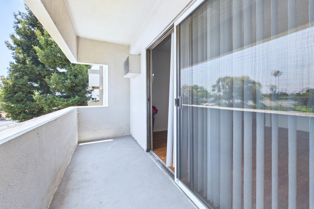 Sepulveda Manhattan Apartments - Photo 7 of 46