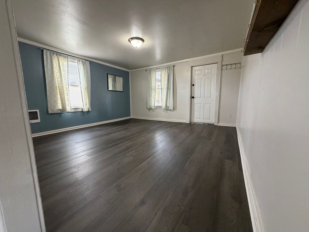 785 Park Hill Ln - Photo 3 of 13