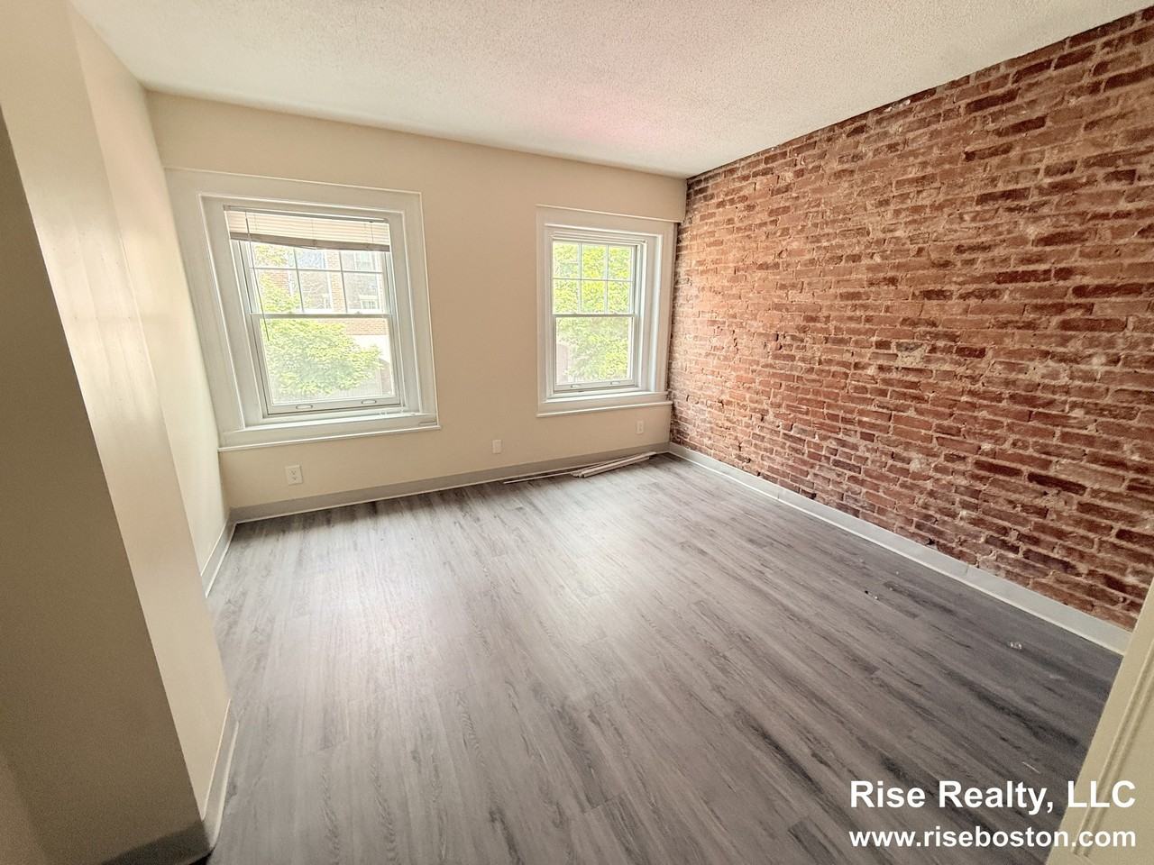 4 University Rd - Photo 2 of 16