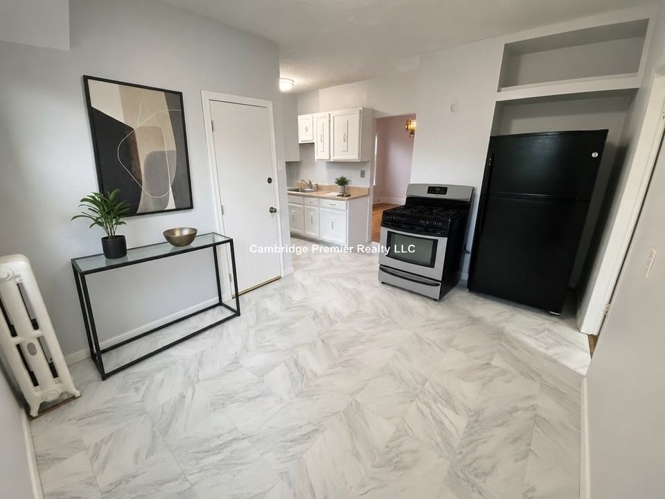 Everett Ave #2 - Photo 4 of 13