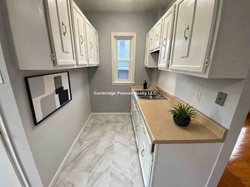 Everett Ave #2 - Photo 6 of 13