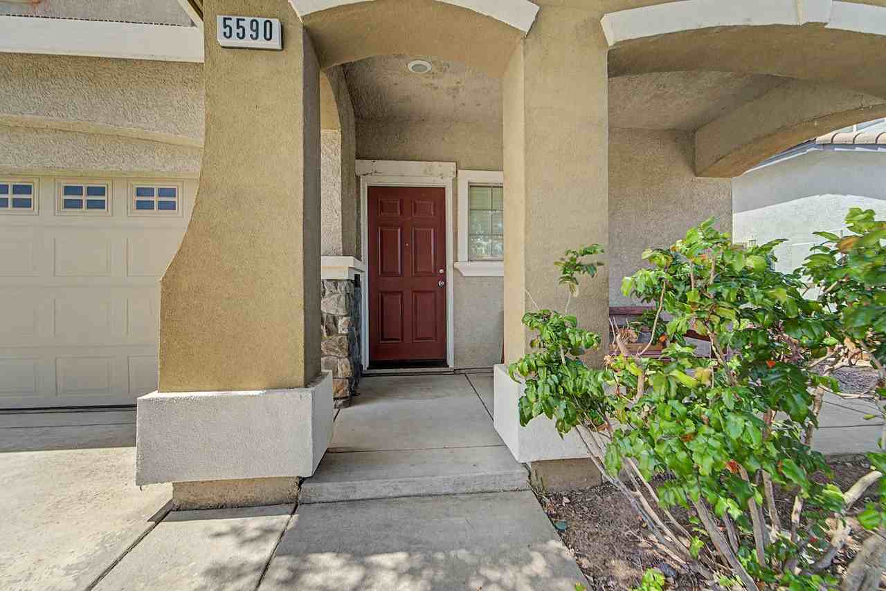 5590 Cobbler Ln - Photo 4 of 29