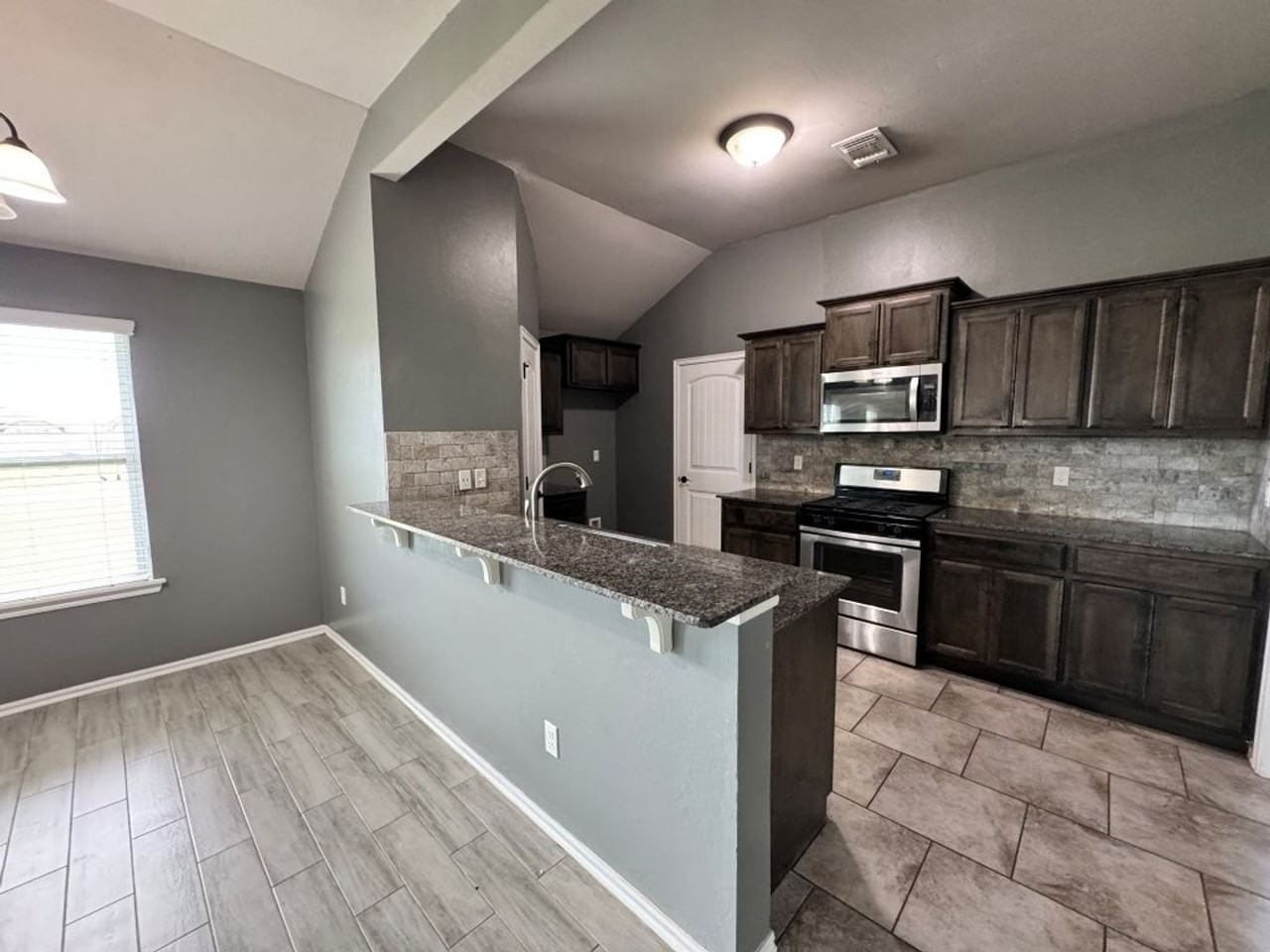 4725 Pyrope Ln - Photo 4 of 19