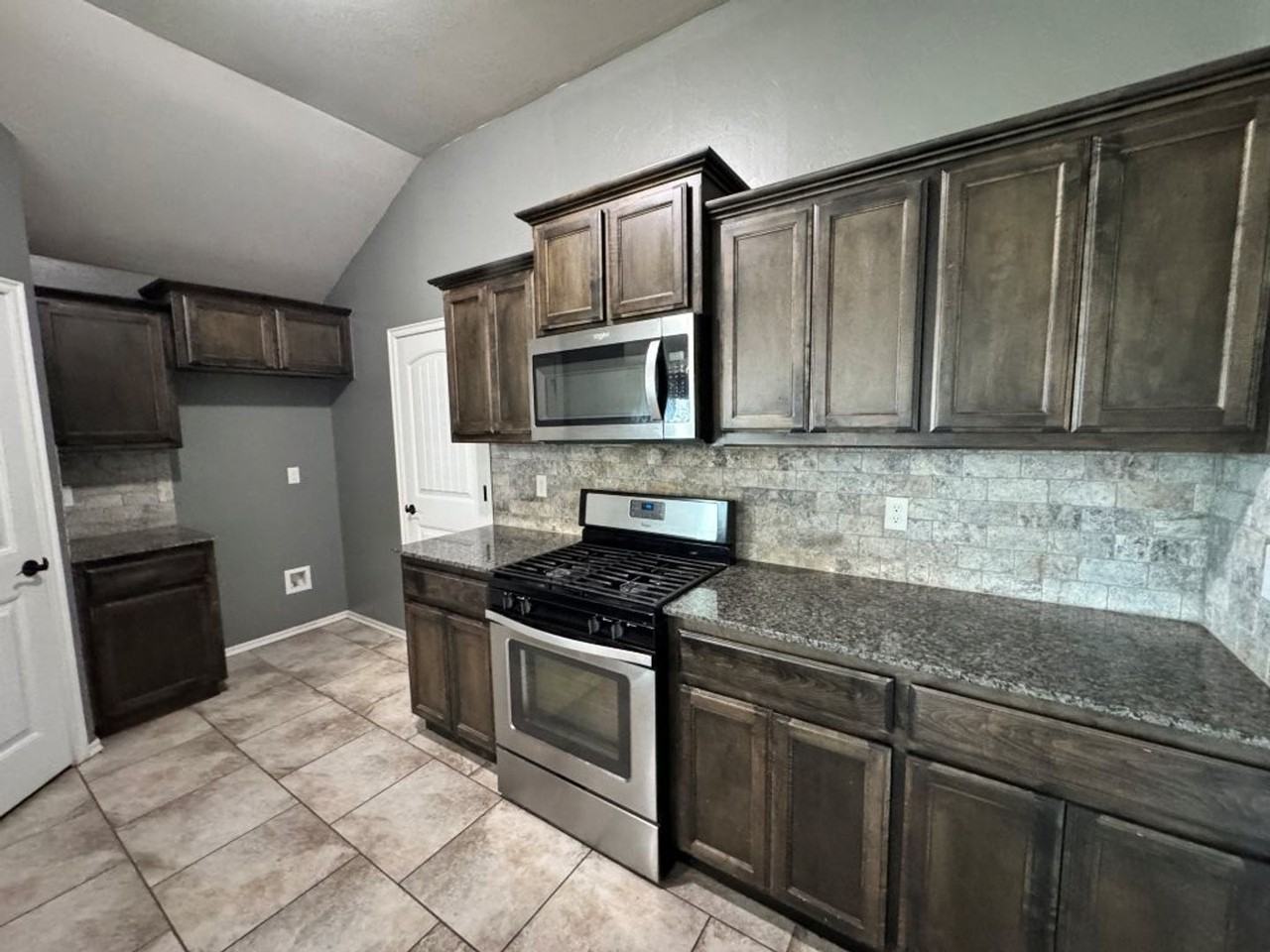 4725 Pyrope Ln - Photo 5 of 19