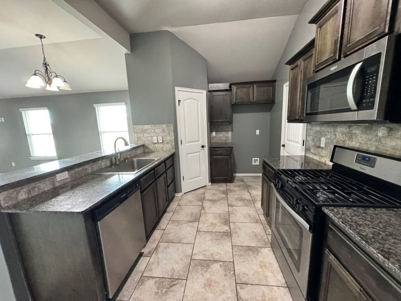 4725 Pyrope Ln - Photo 6 of 19