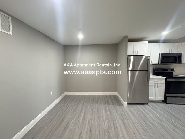 Washington Ave #7 - Photo 3 of 11