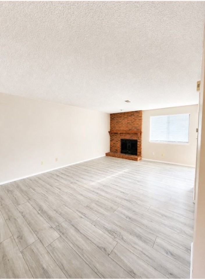 1062 S Yampa St - Photo 2 of 7