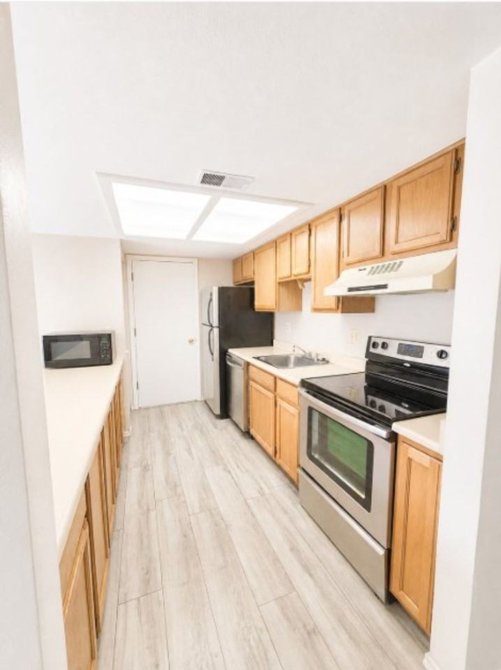 1062 S Yampa St - Photo 4 of 7