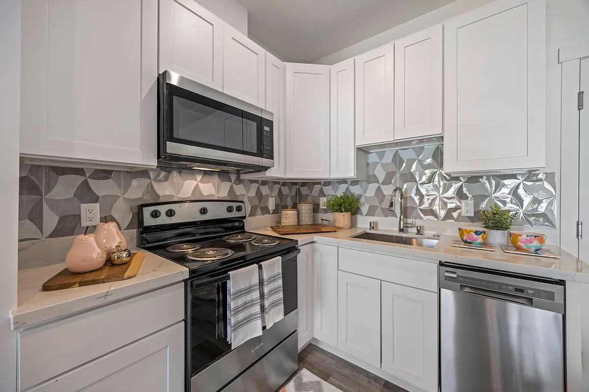 2152 N 185th St #407 - Photo 7 of 16