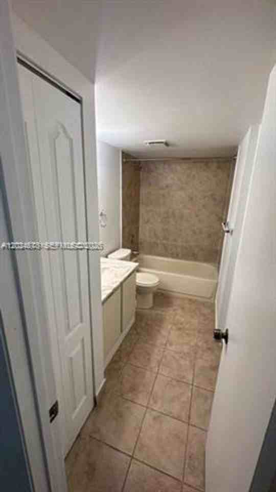 746 Nw 105th Pl #A6 - Photo 3 of 18