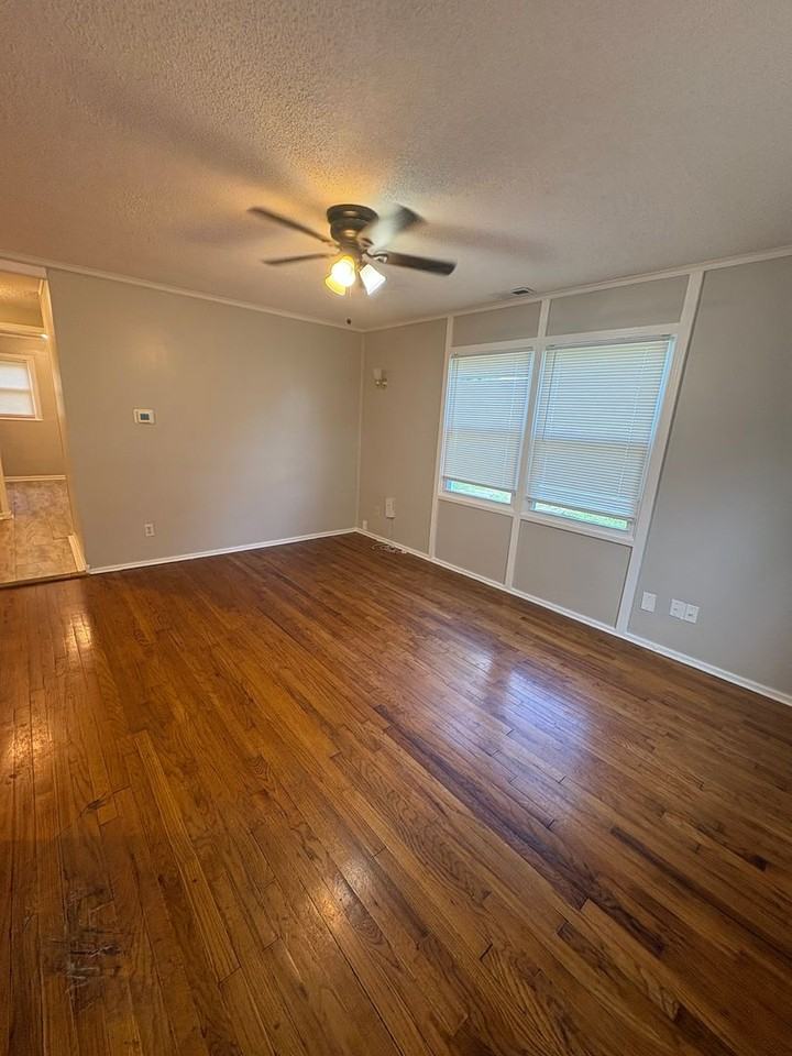 1114 Ne 43rd Ter - Photo 2 of 8