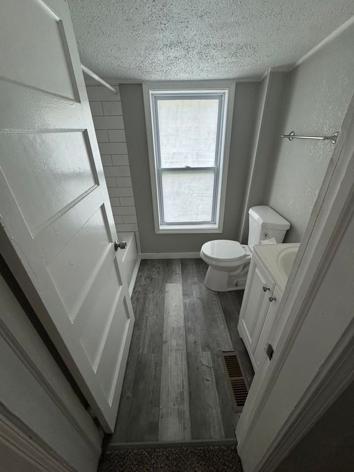 799 Pennsylvania Ave - Photo 2 of 6