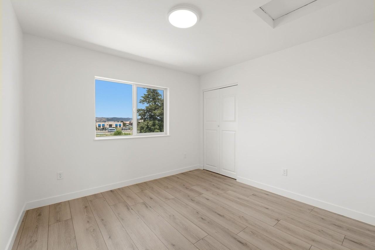 McKinnon Flats Complex Apartments offering 2 - Photo 7 of 34