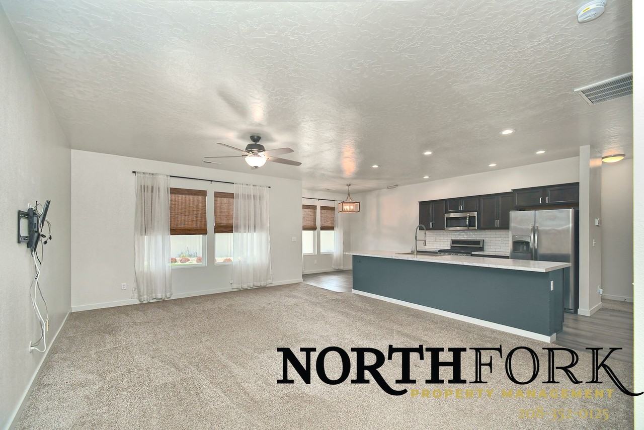 16863 N Middlefield Way - Photo 2 of 12