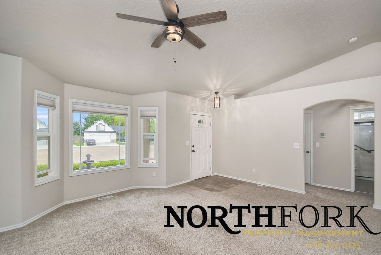 2918 Chester Ln - Photo 2 of 12