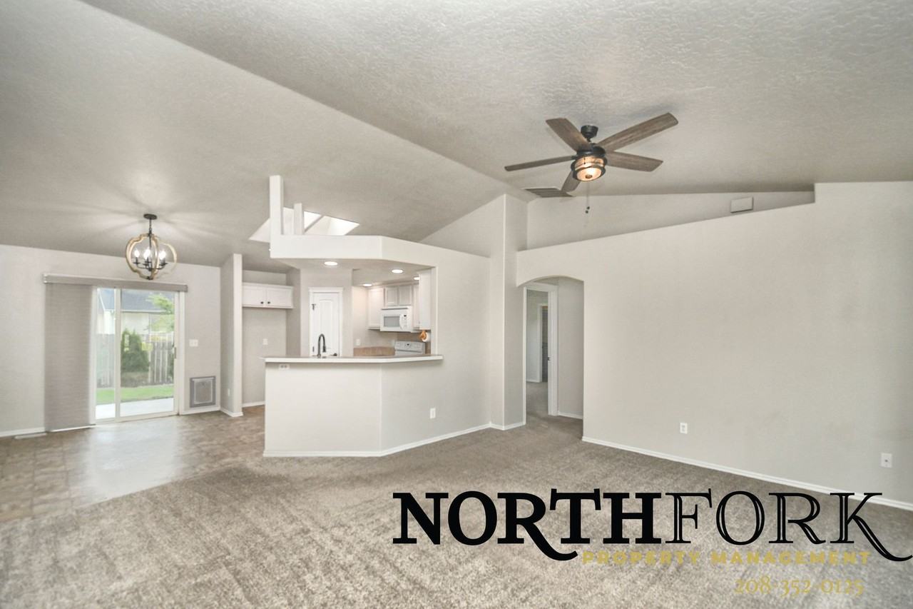 2918 Chester Ln - Photo 3 of 12