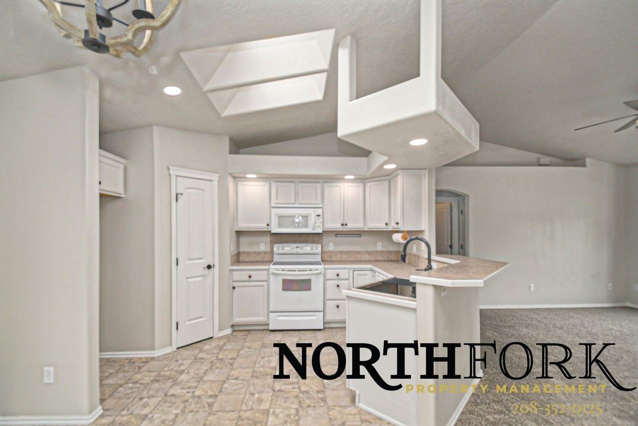 2918 Chester Ln - Photo 4 of 12