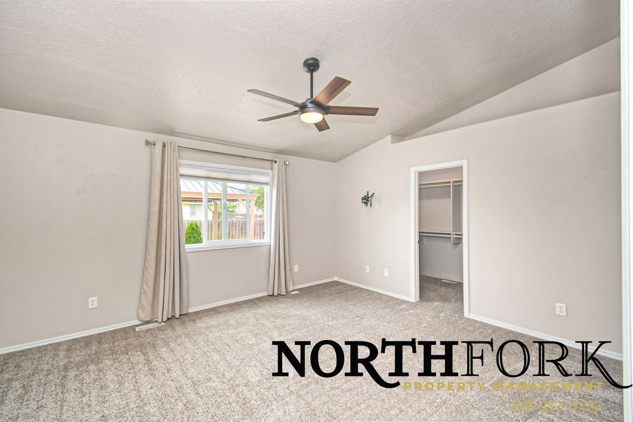 2918 Chester Ln - Photo 6 of 12