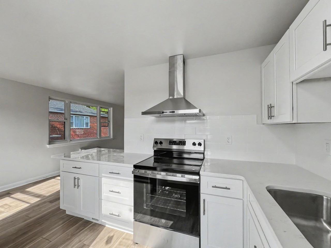 8 Midland Ave - Photo 4 of 17