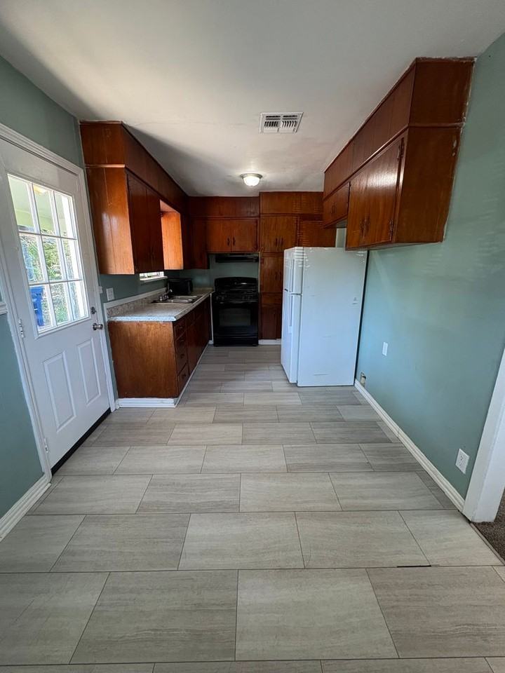8408 David Dr - Photo 3 of 13
