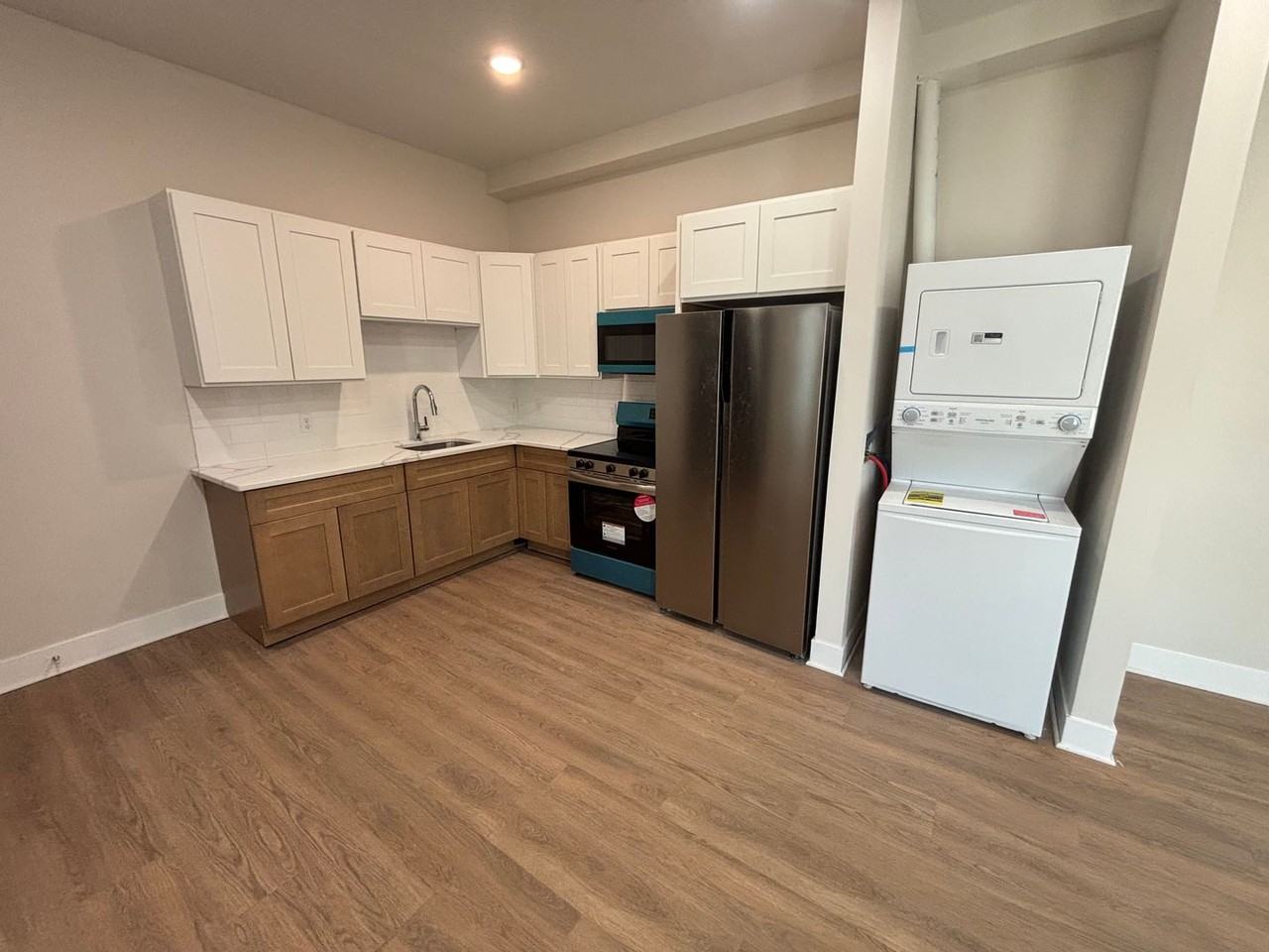 1032 W Hamilton St - Photo 2 of 7