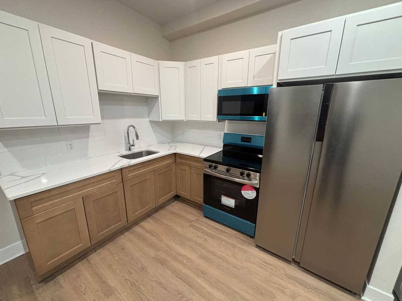 1032 W Hamilton St - Photo 3 of 7