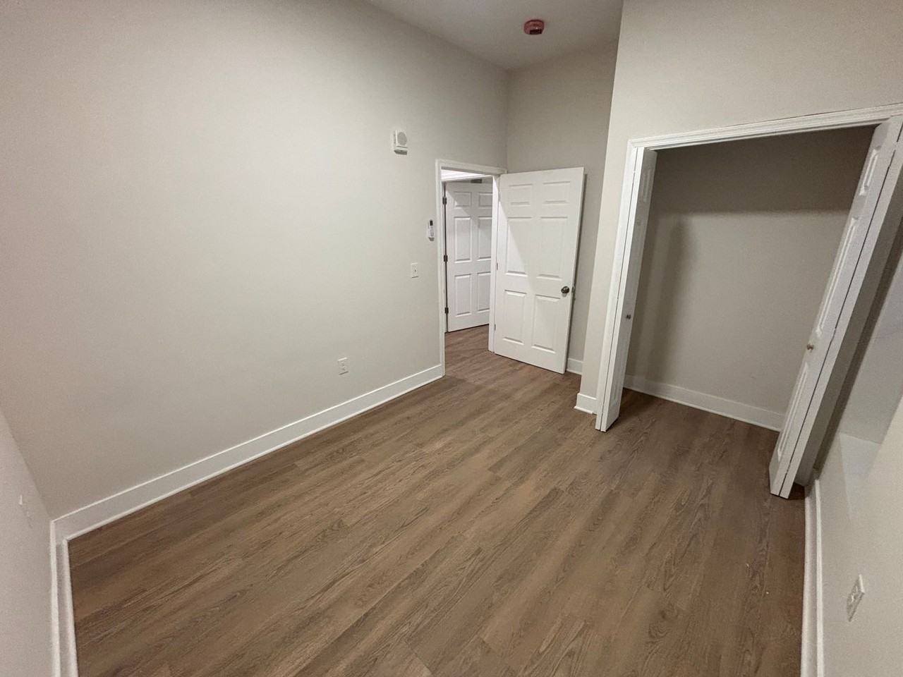 1032 W Hamilton St - Photo 4 of 7