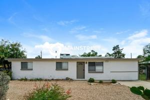 featured image of 3232 E Stallion Ln