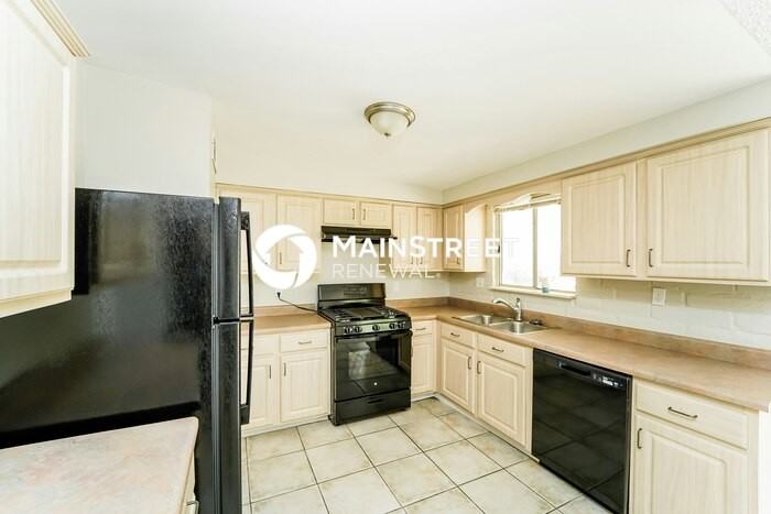 3232 E Stallion Ln - Photo 5 of 16