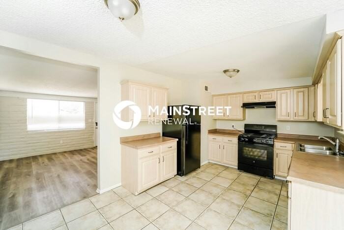 3232 E Stallion Ln - Photo 6 of 16