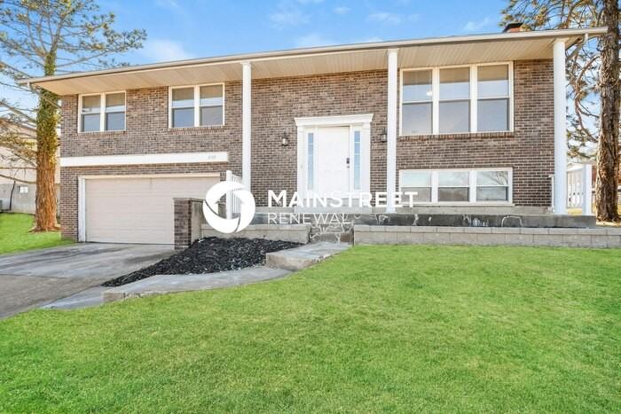 2105 Wellington Dr - Photo 2 of 16