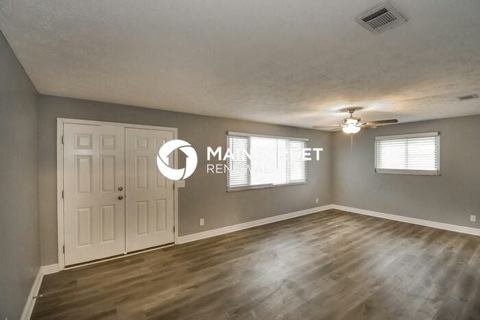 4605 Silver Ridge Dr - Photo 5 of 15