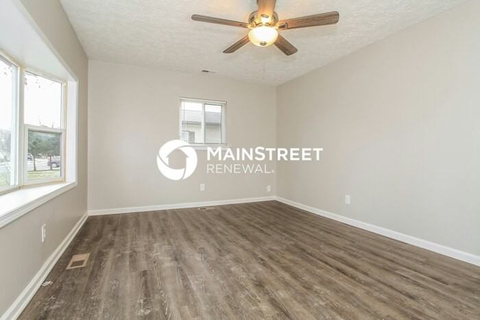 225 Gladys Rd - Photo 4 of 16