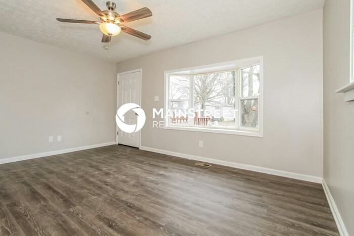225 Gladys Rd - Photo 5 of 16