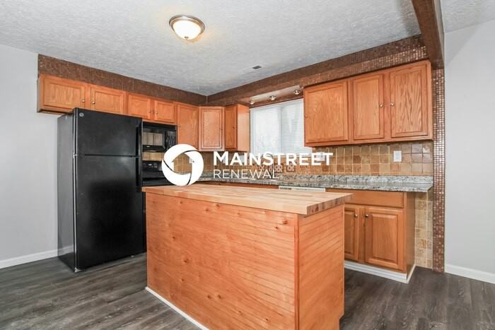 225 Gladys Rd - Photo 7 of 16