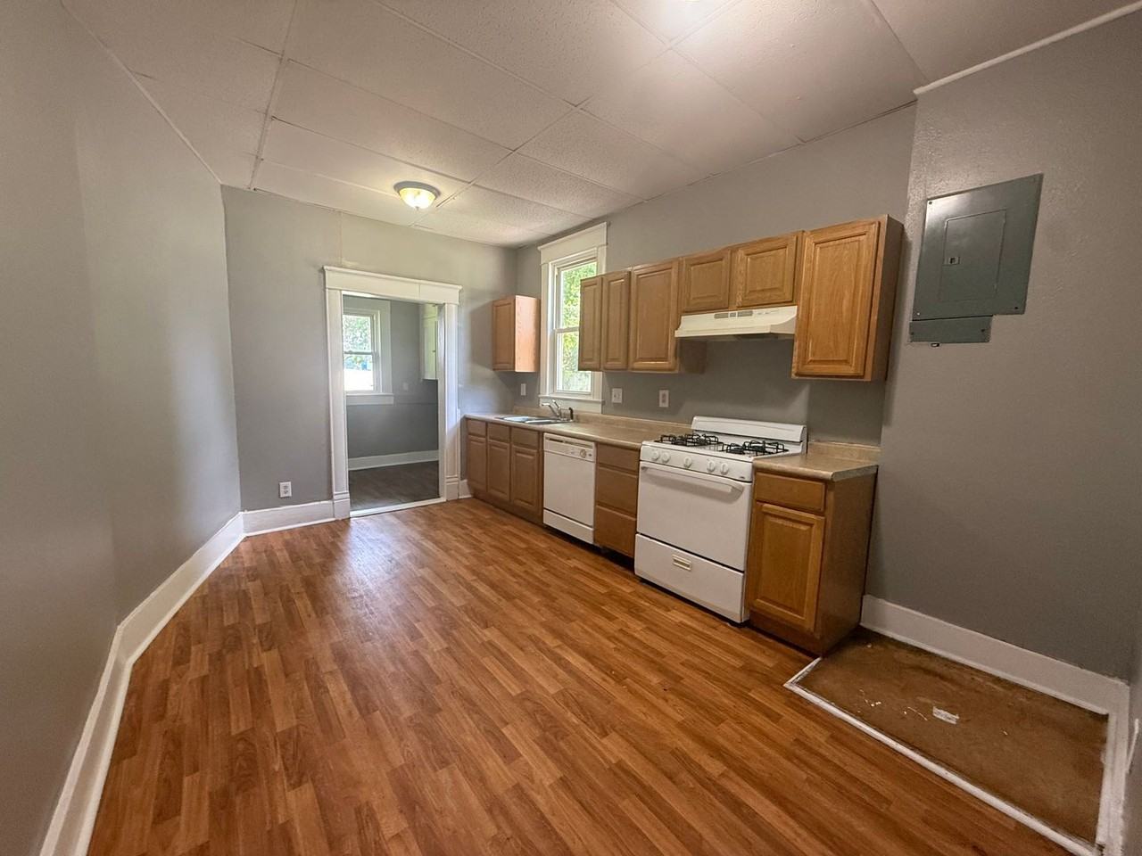 416 W Lombard St - Photo 4 of 14