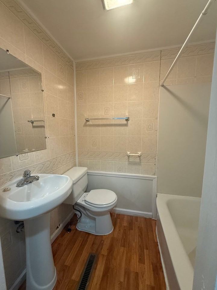 416 W Lombard St - Photo 6 of 14