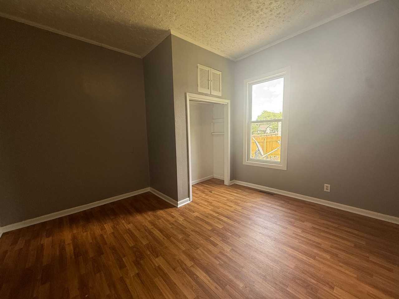 416 W Lombard St - Photo 7 of 14