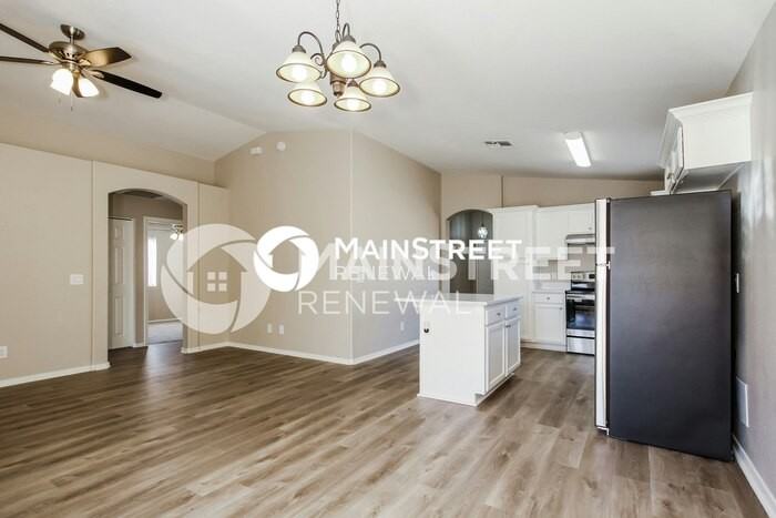 8815 W Manzanita Dr - Photo 4 of 15