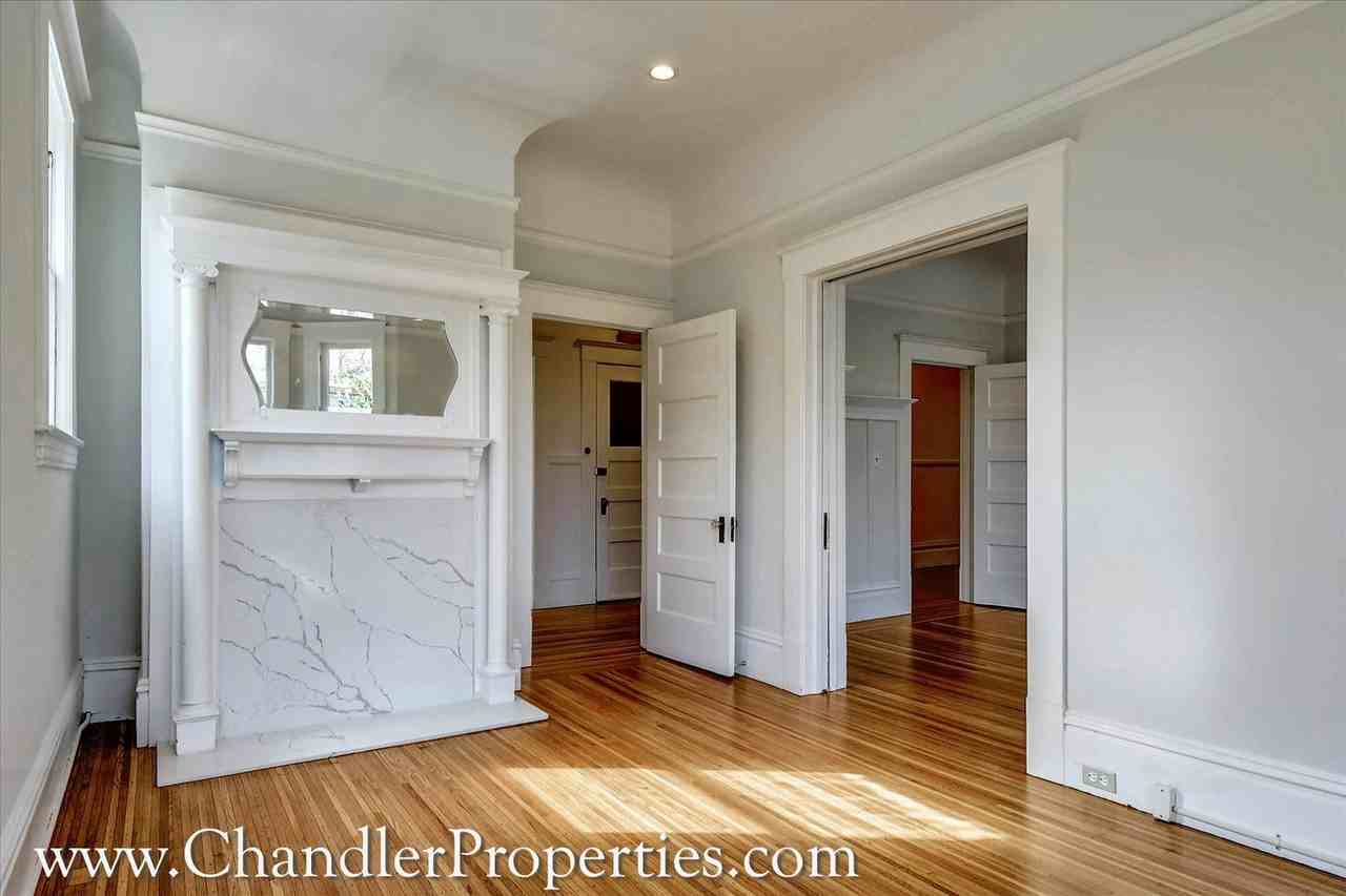 1103 Cole St - Photo 2 of 21