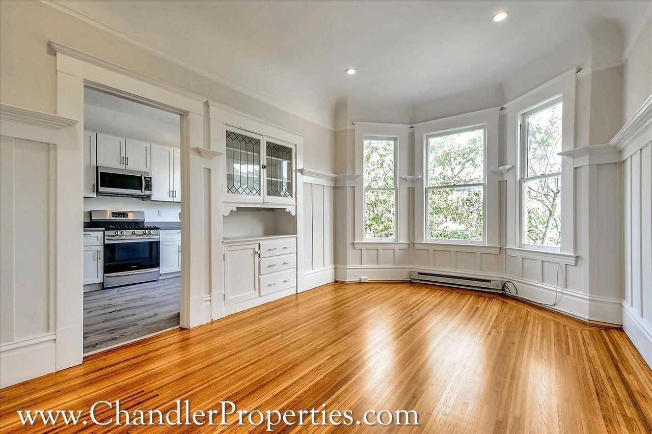 1103 Cole St - Photo 4 of 21