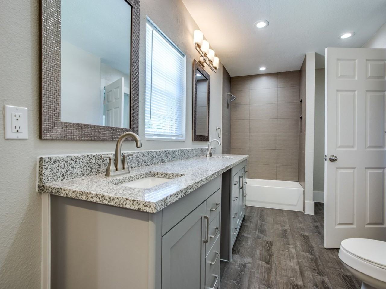 901 W Morton St - Photo 4 of 25