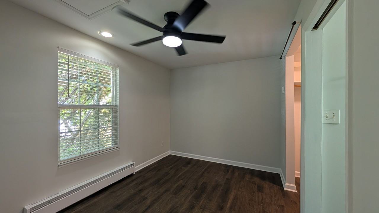 120 Pershing Rd - Photo 4 of 15