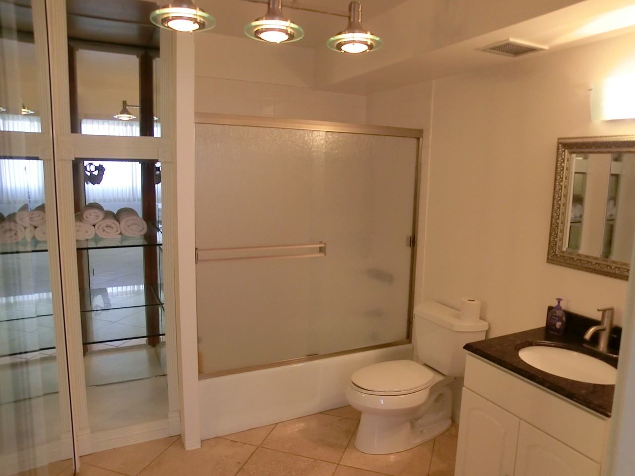 1710 Punahou St #605 - Photo 6 of 8
