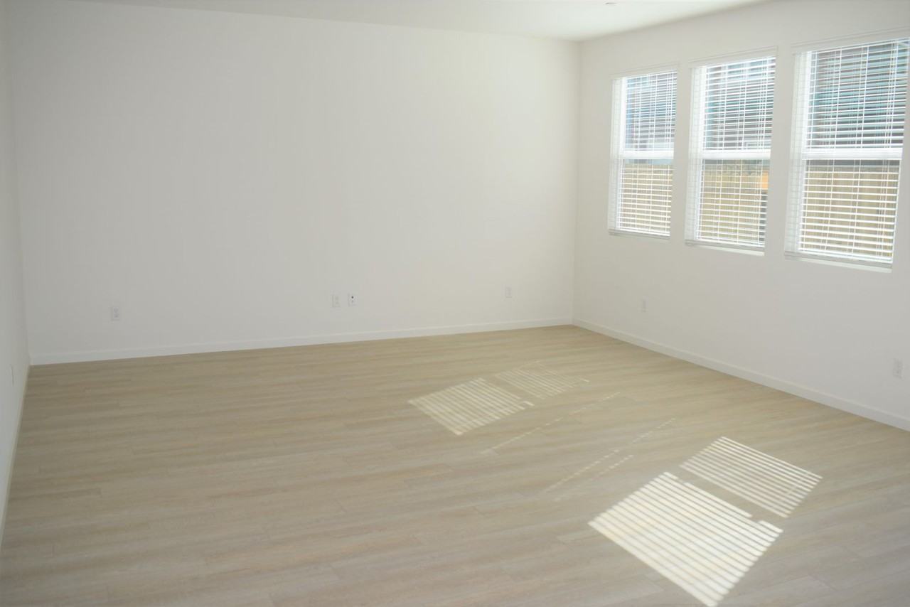 60 Molveno Dr - Photo 2 of 18