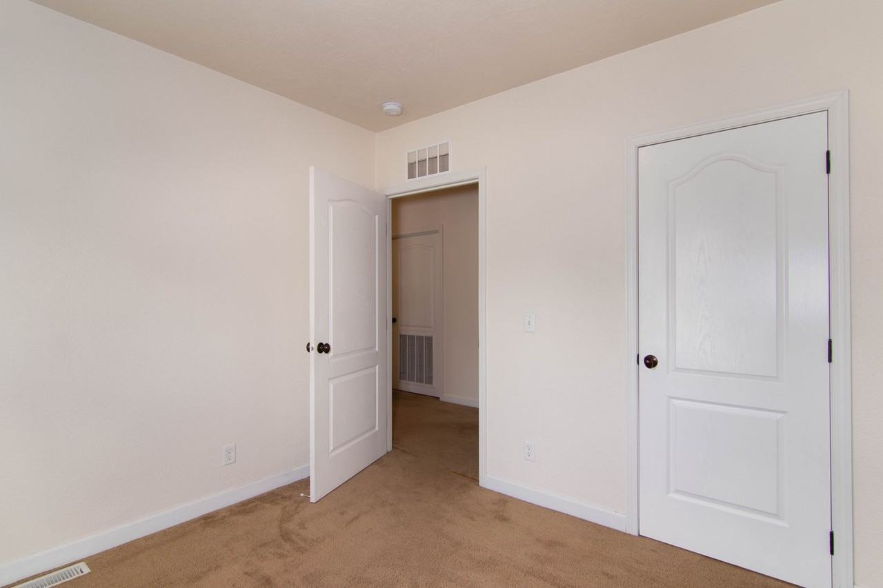8222 W White Rd - Photo 3 of 23