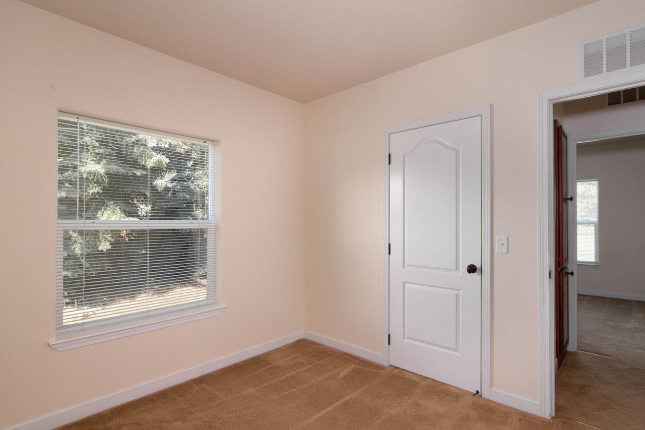 8222 W White Rd - Photo 7 of 23